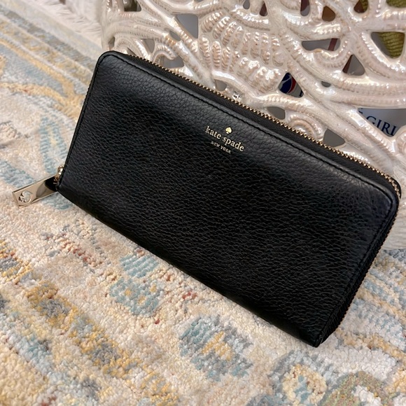 Sleek long black kate spade wallet - Picture 1 of 8
